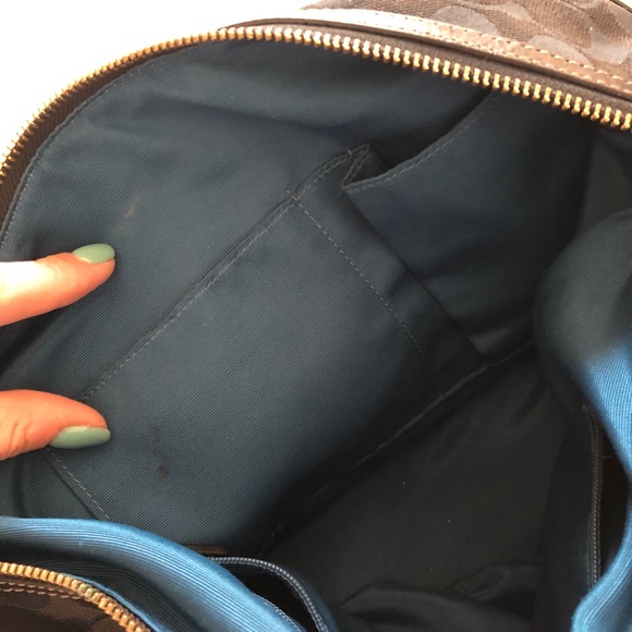 Coach Hampton Signature Bag in black. - Picture 4 of 8